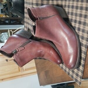 CLARKS LEATHER ZIP ANKLE BOOTS SIZE 7.5